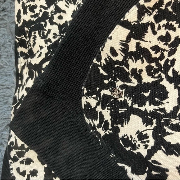 Lululemon Floral Cozy Cuddle Up Full Zip Jacket Fleur Sombre White Black Size S - Picture 3 of 3